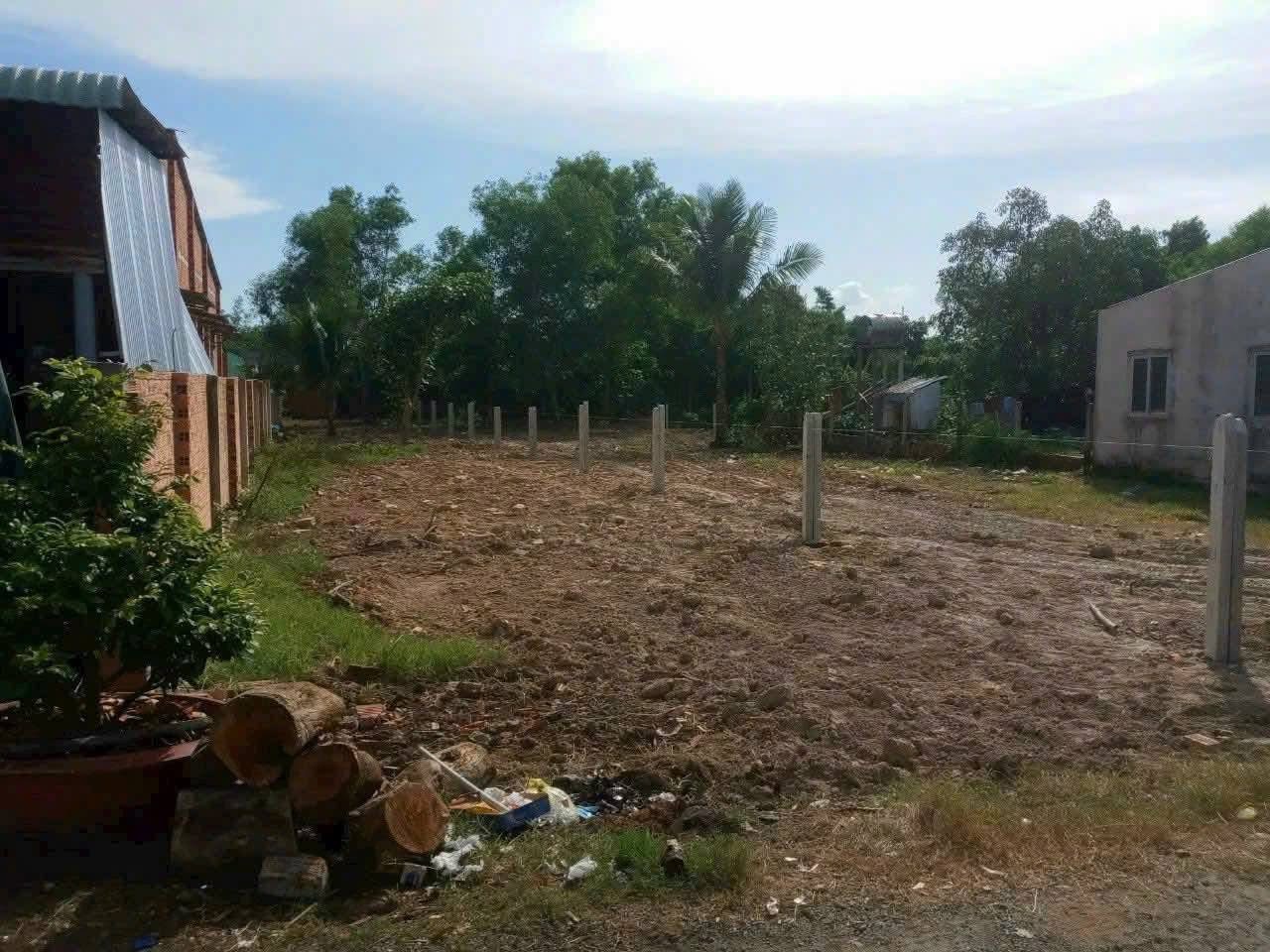 Đata gần chợ Hòa Bình đầu đường là bách hóa điện máy xanh, chợ, trường học, ubnd,... Đất ở Thành Long, Châu Thành, Tây Ninh (cũ)